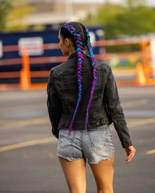 Emilia Sanecka: Niezwykła Wokalistka Daj To Głośniej! Poznaj  bliżej gwiazdę disco polo! Wiek, kariera, życie prywatne! 