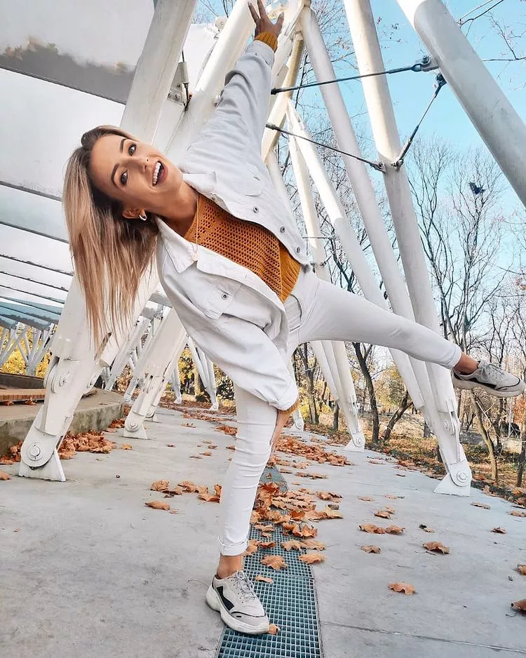 Zjawiskowo piękna wokalistka disco polo kusi zgrabnym ciałem! Wiele konkurentek może jej pozazdrościć?! 