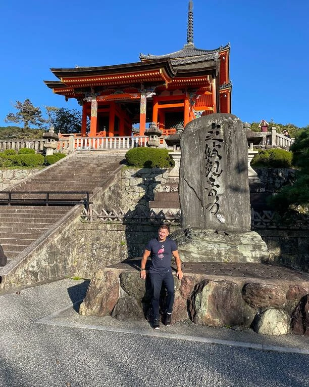 Marcin Siegieńczuk w sercu Japonii: Od disco polo do karate! Gwiazda disco polo spełnia marzenia!

