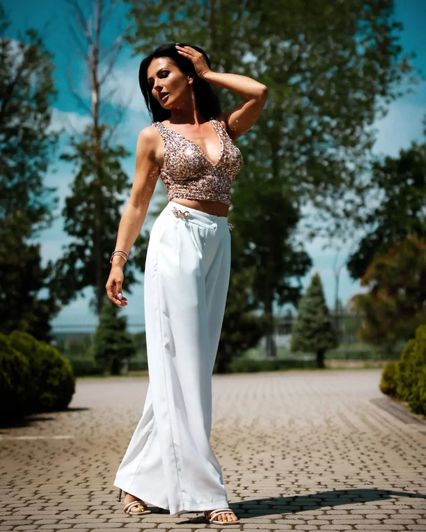 Śliczna wokalistka disco polo odważnie odsłoniła biust! To najlepsze ciało w branży?! 