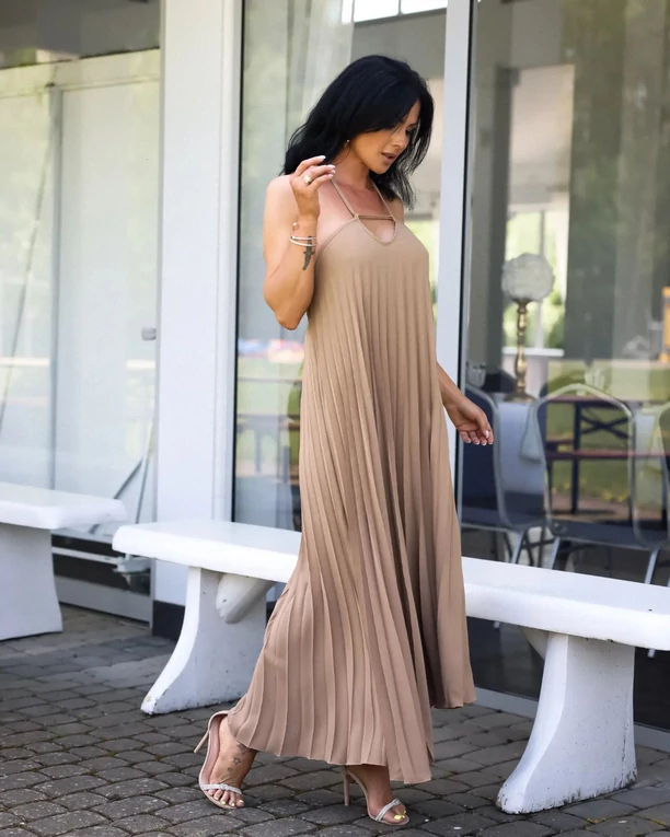 Śliczna wokalistka disco polo odważnie odsłoniła biust! To najlepsze ciało w branży?! 