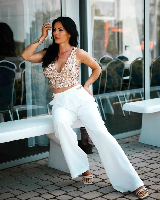 Śliczna wokalistka disco polo odważnie odsłoniła biust! To najlepsze ciało w branży?! 