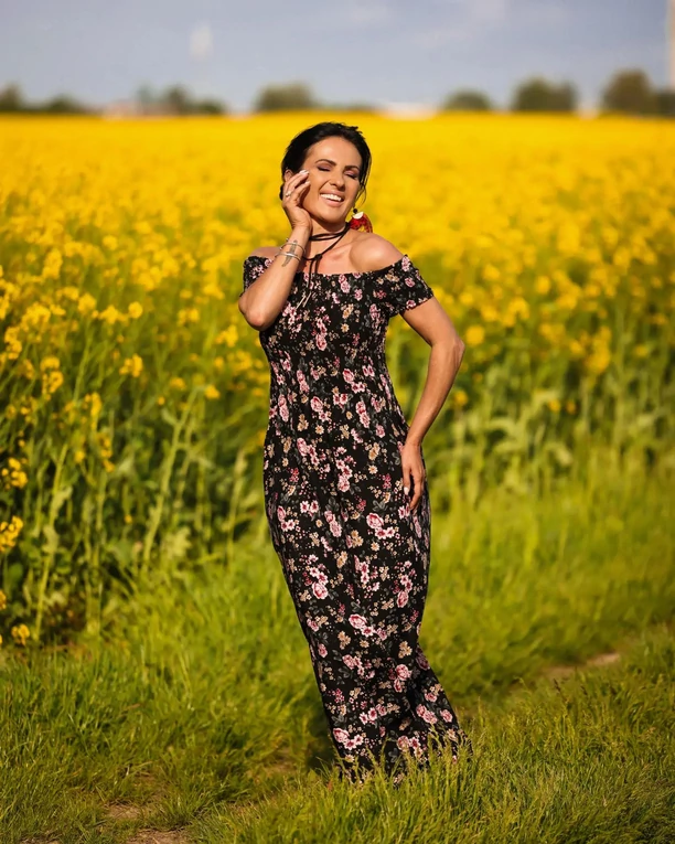 Śliczna wokalistka disco polo odważnie odsłoniła biust! To najlepsze ciało w branży?! 