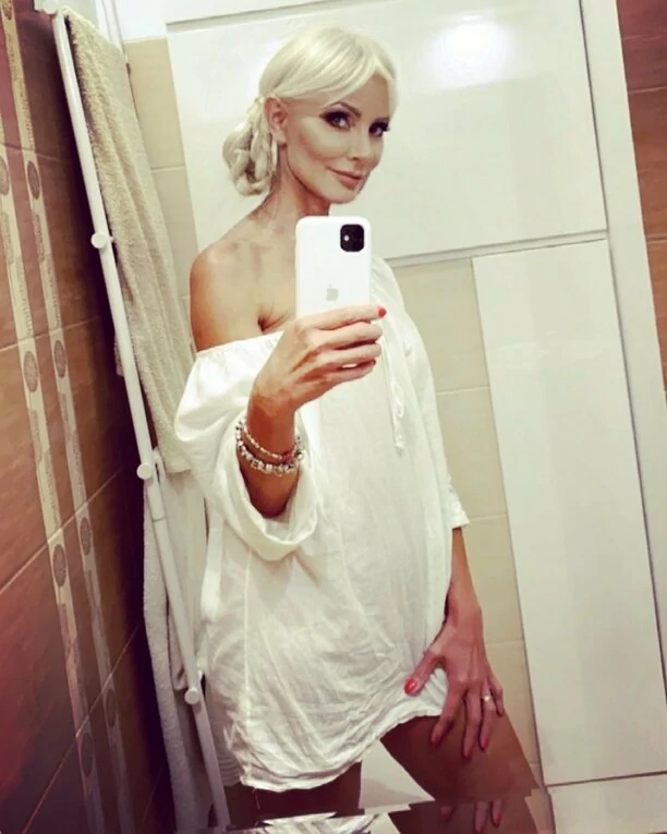 Szokujące zdjęcie! Elwira Mejk zapozowała bez spodni! Gorące zdjęcie ślicznej gwiazdy disco polo?! 