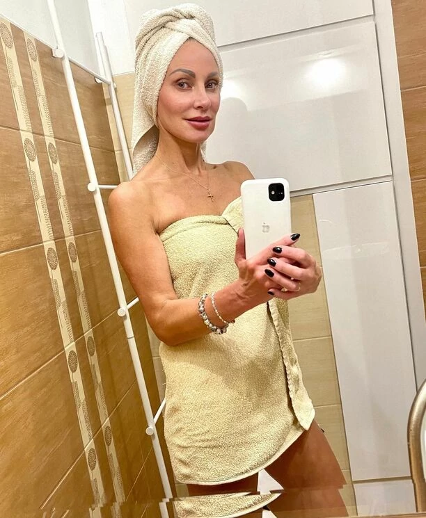 Szokujące zdjęcie! Elwira Mejk zapozowała bez spodni! Gorące zdjęcie ślicznej gwiazdy disco polo?! 