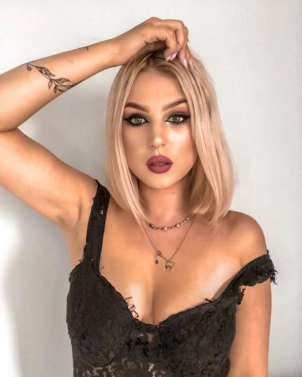 Mega ponętne zdjęcia młodej wokalistki disco polo! „Zakochałam się w dziarach..„! Gwiazda pokazała swoje niezwykłe tatuaże [FOTO]