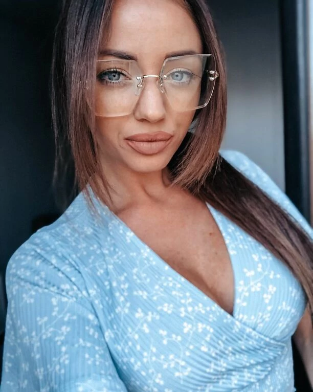 Śliczna gwiazdeczka disco polo odważnie odsłoniła dekolt! W sieci zawrzało! 