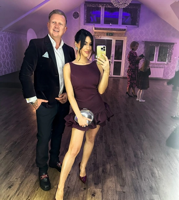 Natalia Troczyńska i lider D-Bomb Bartek Padyasek wyglądali razem wyjątkowo na branżowym weselu! | FOTO