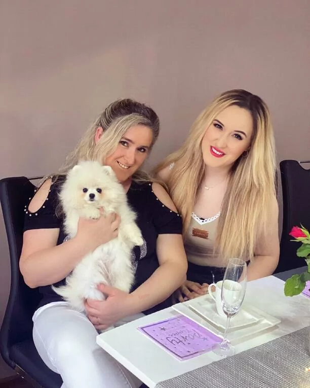 Popularna i prześliczna gwiazda disco polo pokazała swoją mamę! Wyglądają jak siostry!