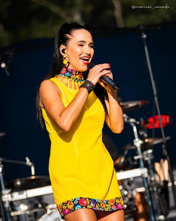 Zjawiskowa Emila Sanecka Daj To Głośniej zachwyca najpiękniejszymi nogami w branży disco polo? Uwagę zwracają szpilki [Zdjęcia]