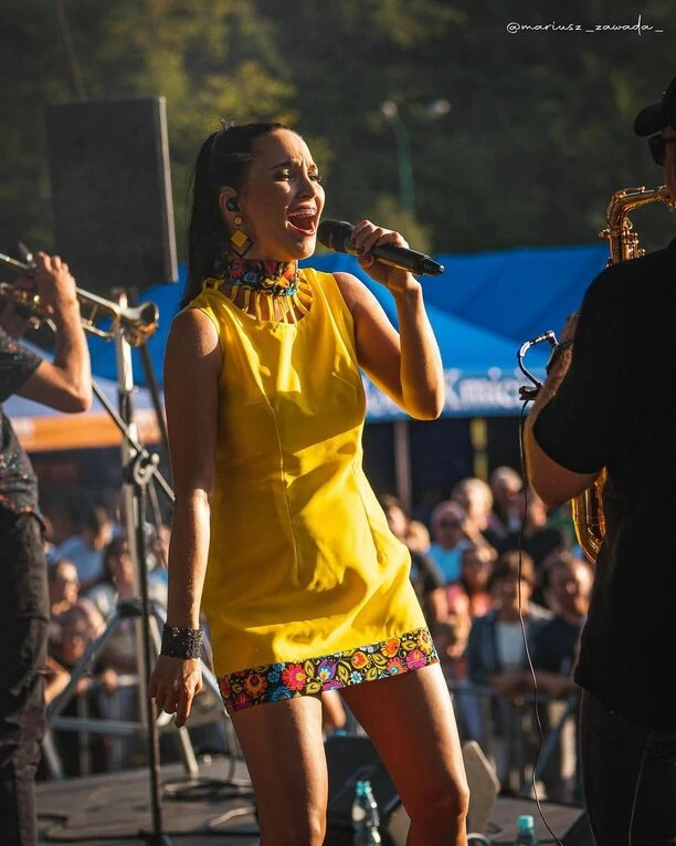 Zjawiskowa Emila Sanecka Daj To Głośniej zachwyca najpiękniejszymi nogami w branży disco polo? Uwagę zwracają szpilki [Zdjęcia]