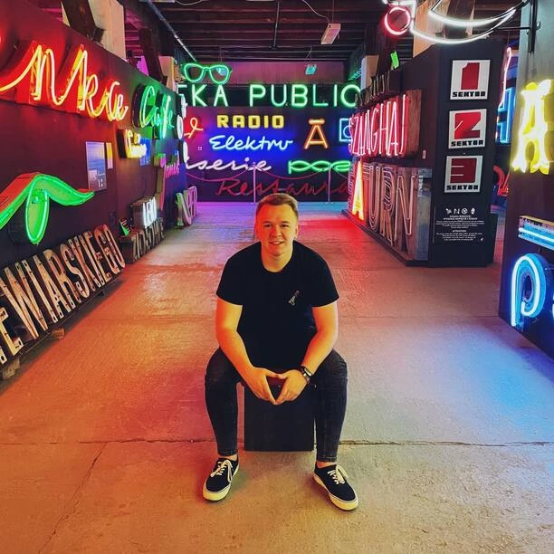 Znany wokalista obronił pracę licencjacką na temat Zenka Martyniuka - króla disco polo! Fani gratulują!