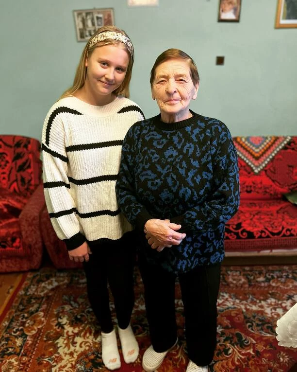 Magdalena Narożna Piękni i Młodzi z córką Gabrysią w objęciach dziadków! Wzruszające zdjęcia w sieci! 