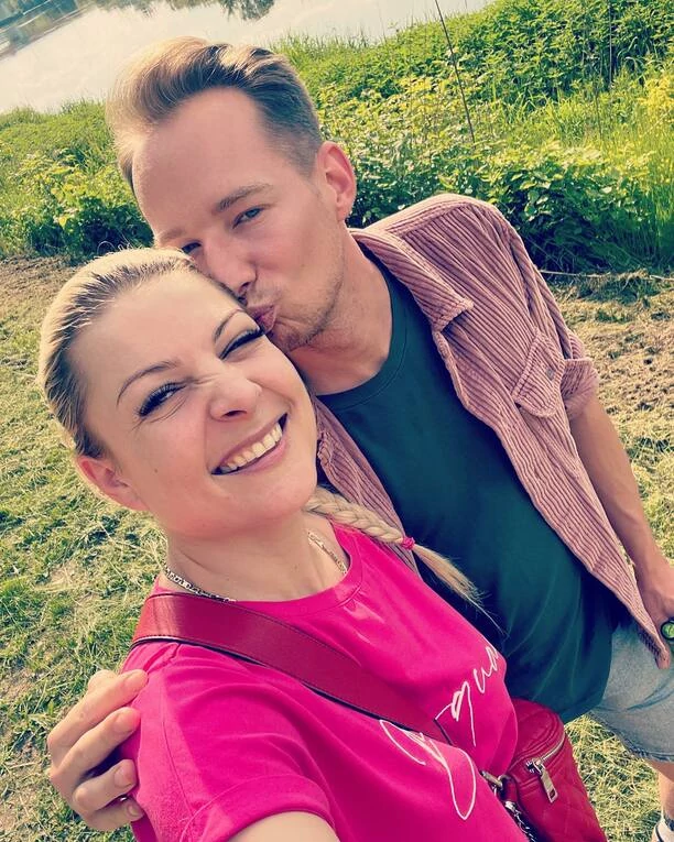 Magda Narożna w objęciach tajemniczego mężczyzny! Szokujące zdjęcie trafiło do sieci Fani: „Krzysztof może być zazdrosny„