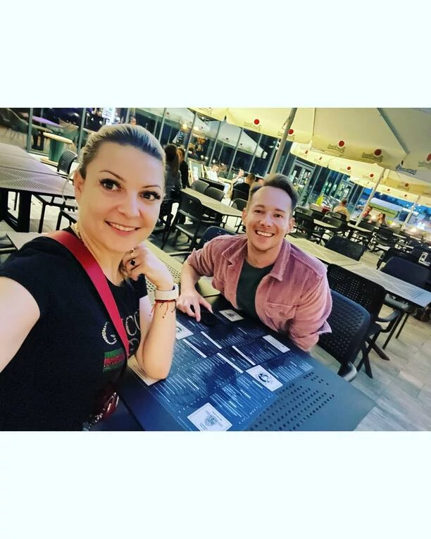 Magda Narożna w objęciach tajemniczego mężczyzny! Szokujące zdjęcie trafiło do sieci Fani: „Krzysztof może być zazdrosny„