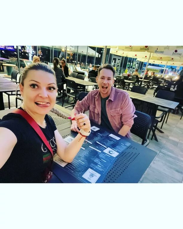 Magda Narożna w objęciach tajemniczego mężczyzny! Szokujące zdjęcie trafiło do sieci Fani: „Krzysztof może być zazdrosny„