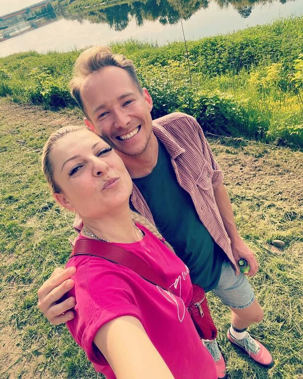 Magda Narożna w objęciach tajemniczego mężczyzny! Szokujące zdjęcie trafiło do sieci Fani: „Krzysztof może być zazdrosny„