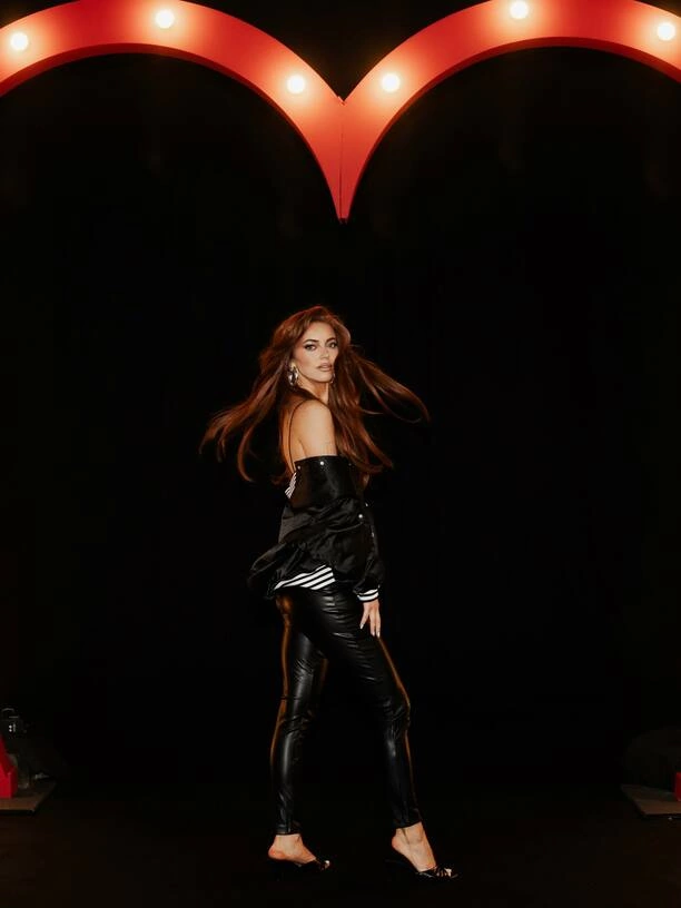 Nowe zdjęcia Angeliki Żmijewskiej z Topky rozgrzały internet. Gwiazda disco polo wygląda obłędnie!