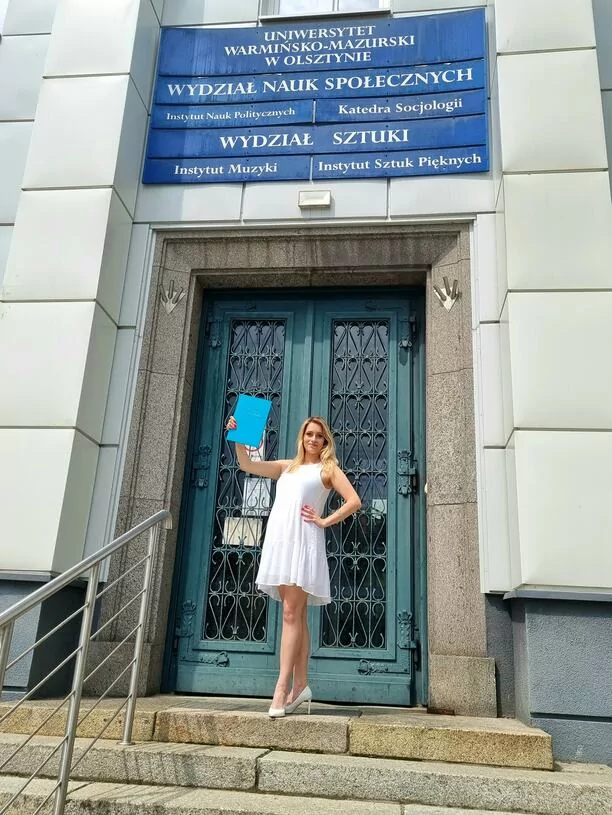 Śliczna gwiazda disco polo śpiewająco obroniła dyplom! Została magistrem sztuki! Co z karierą muzyczną?