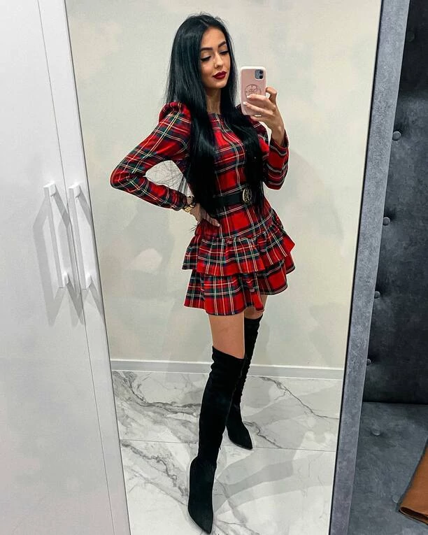 Śliczna wokalistka disco polo w letniej odsłonie! Uwagę zwraca Jej piękne, odsłonięte ciało! FOTO