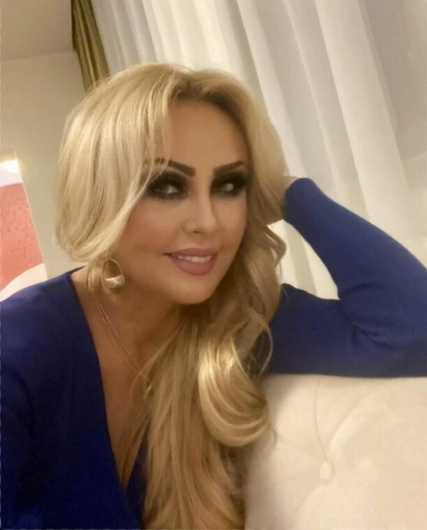 Szlagierowa diwa odsłoniła dekolt! Tak Teresa Werner zahipnotyzowała internautów - ”Wygląda Pani olśniewająco”! 