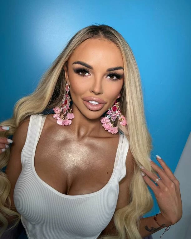 Nicki Queen rozpala wyobraźnię! Zobacz, jak Alicja Kolasińska oczarowała fanów swoimi krągłościami i dekoltem na Instagramie!