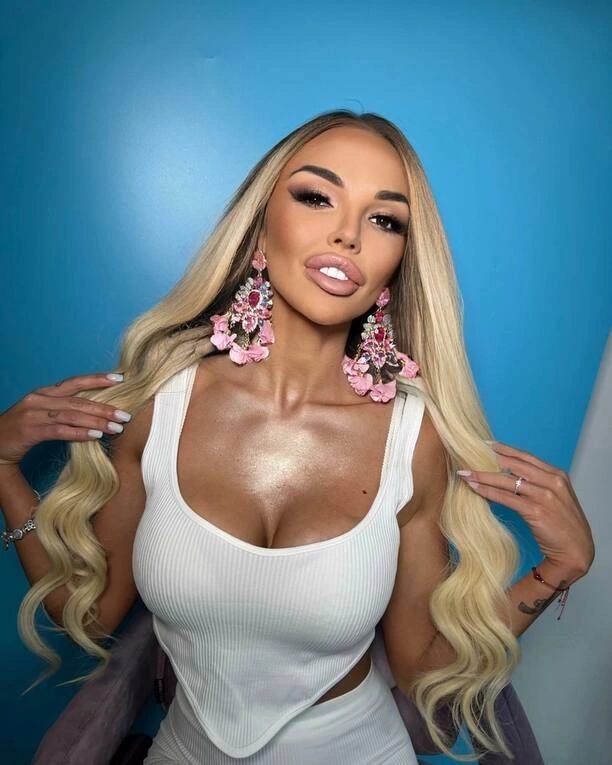 Nicki Queen rozpala wyobraźnię! Zobacz, jak Alicja Kolasińska oczarowała fanów swoimi krągłościami i dekoltem na Instagramie!