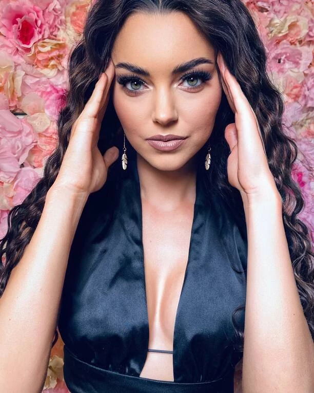 Angelika Żmijewska w zmysłowej stylizacji! Piękna gwiazda disco polo odważnie pokazała swe wdzięki! 