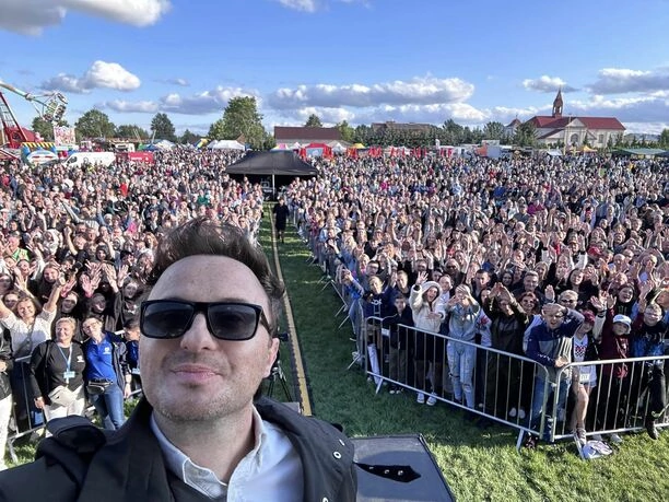 Tłumy na disco polo?! After Party porwało Rzeczniów: Niesamowity koncert przyciągnął niezliczoną ilość fanów! 