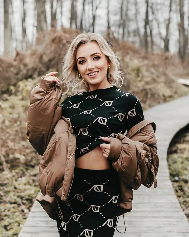 Popularna wokalistka disco polo zszokowała wszystkich stylizacją! To co ma na głowie wzbudza największe zainteresowanie!
