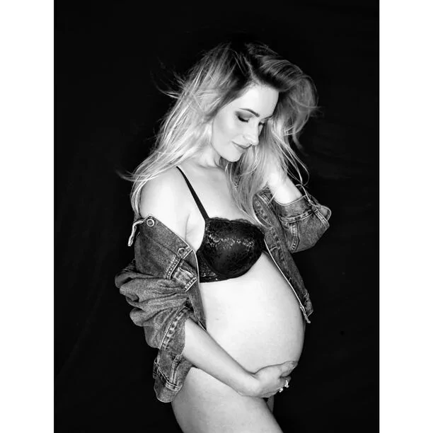 Gwiazda disco polo w ciąży! Wokalistka sama wykonała sobie sesję zdjęciową! ZDJĘCIA