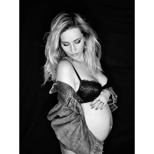 Gwiazda disco polo w ciąży! Wokalistka sama wykonała sobie sesję zdjęciową! ZDJĘCIA