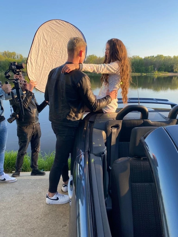 Oto letni hit, który podbije Polskę! Agnieszka Chrzanowska - Twoja Dama wraz z Misterem International w teledysku do „Chcę Ciebie„