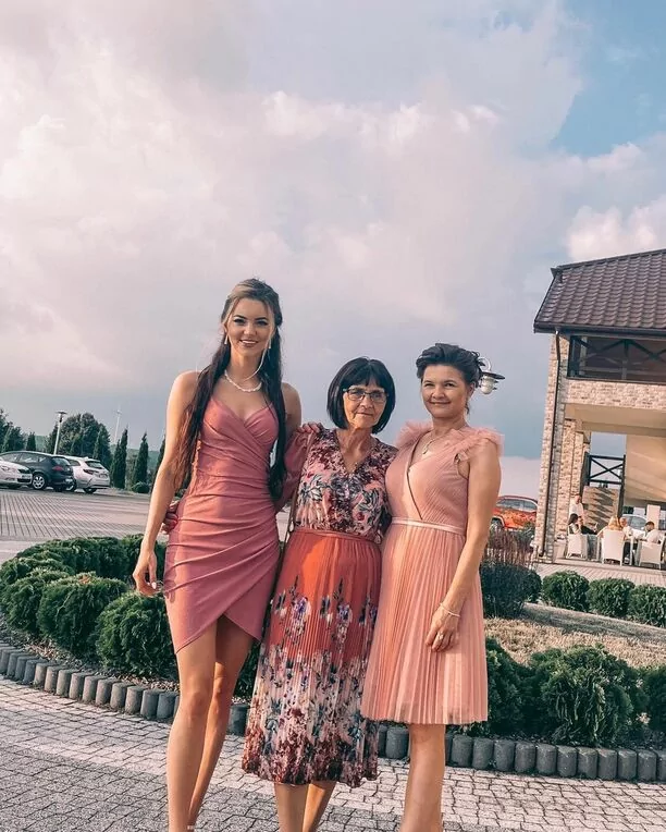 Angelika Żmijewska - Top Girls zachwyca przepiękną stylizacją na weselu! Gwiazda disco polo wygląda jak milion dolarów! 