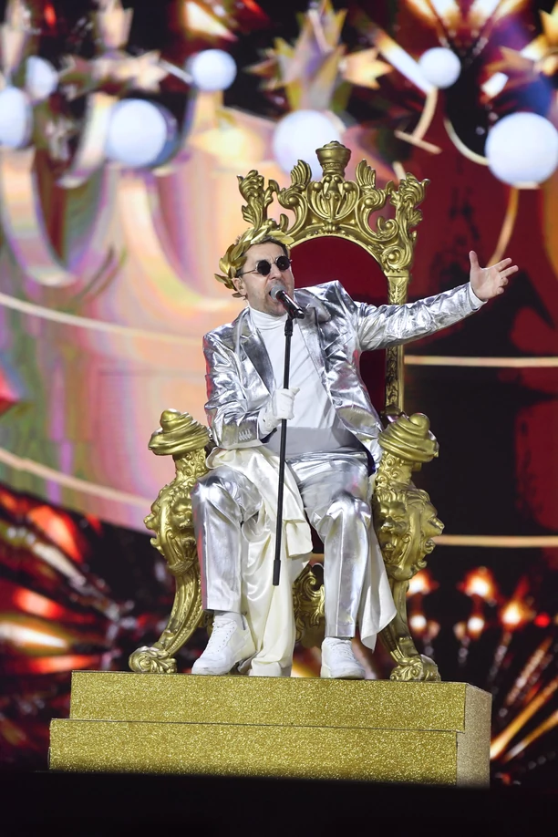 Tron dla KRÓLA?! Spektakularny występ Marcina Millera Boys podczas Sylwestra! Takiego wejścia nie miała żadna inna gwiazda! 