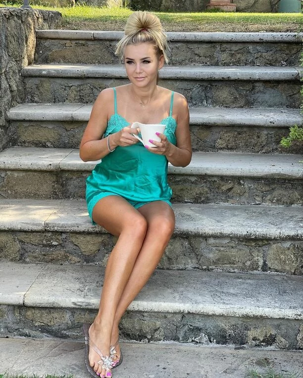 Urocza gwiazda disco polo kusi zgrabnym ciałem na wakacjach we Włoszech! Internauci komplementują Jej wygląd! 