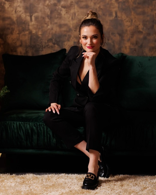 Zobacz gorące zdjęcia gwiazdy disco polo w garniturze z ponętną bielizną!