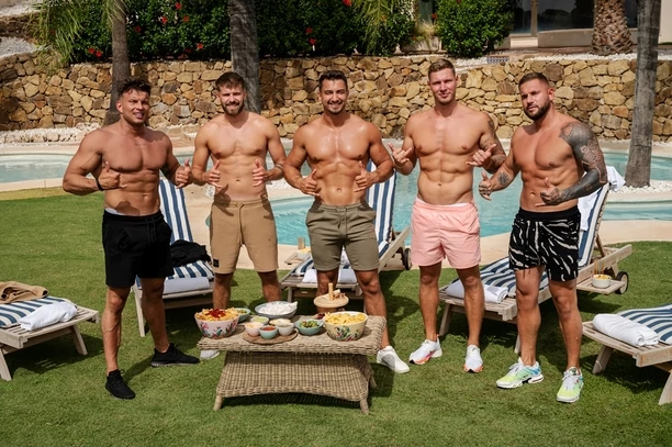 „Love Island. Wyspa Miłości” – Wero i Kuba zażegnali spór po balonowej grze, a wejście Sashy do willi wywołało niemałe zaskoczenie wśród dziewczyn„