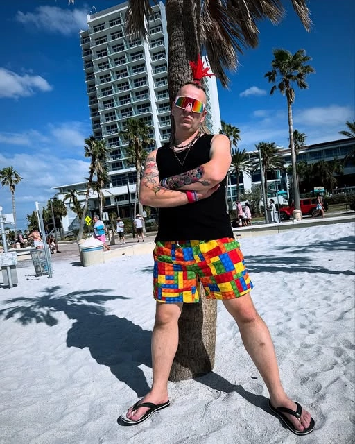 Opadnie Wam szczęka! Luxon szokuje w USA – zobacz, jak gitarzysta Skolima przyciąga uwagę!