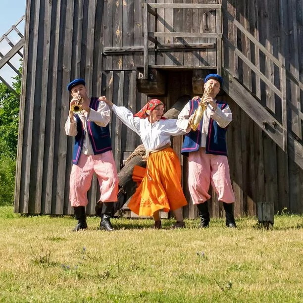 Zespół Daj to Głośniej odsłania kulisy swojej najnowszej produkcji disco polo! Grupa nagrała nowość pt. ”Mięta”