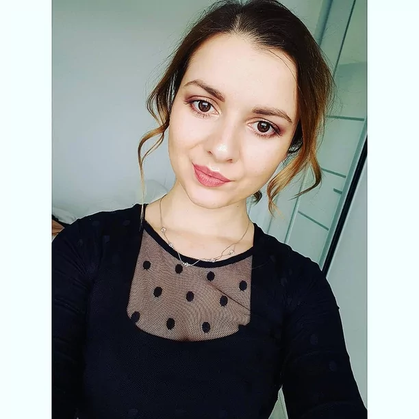 Wyjątkowy gust gwiazdy disco polo! Piękna wokalistka zapozowała w niezwykle krótkiej mini! 
