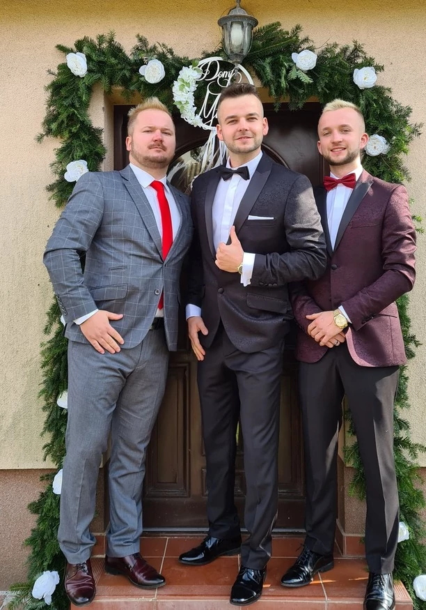 Tylko u nas! Znany gwiazdor disco polo z zespołu Menelaos wziął kilka godzin temu ślub! Mamy zdjęcia! Na uroczystości pojawili się koledzy z branży! 