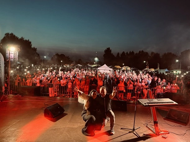 Kaszubska Influencerka podbija scenę! 5 koncertów w jeden weekend – Karolina Stankowska bezkonkurencyjna na Kaszubach!
