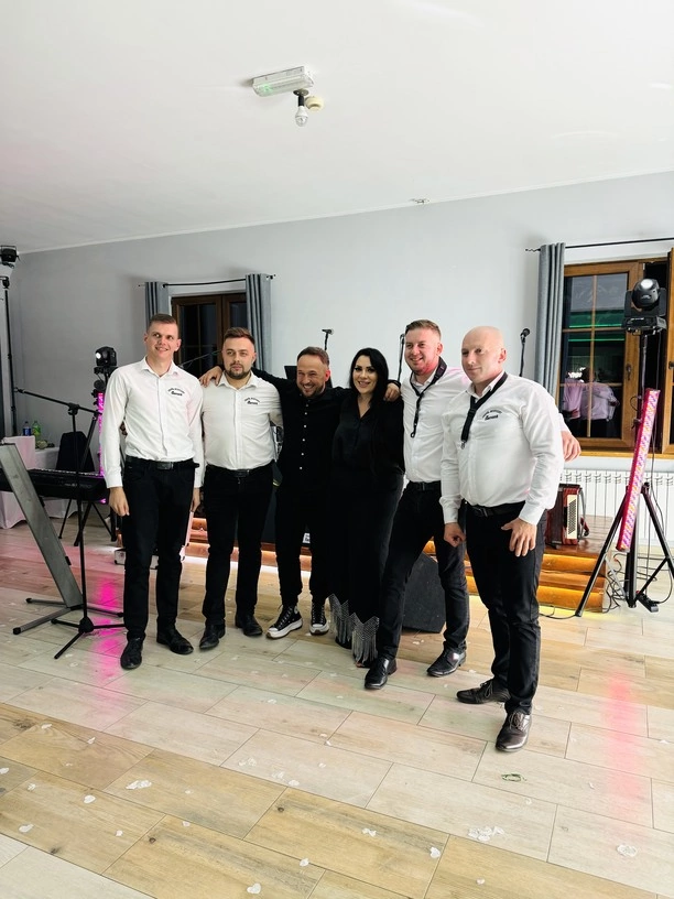 Kaszubska Influencerka podbija scenę! 5 koncertów w jeden weekend – Karolina Stankowska bezkonkurencyjna na Kaszubach!
