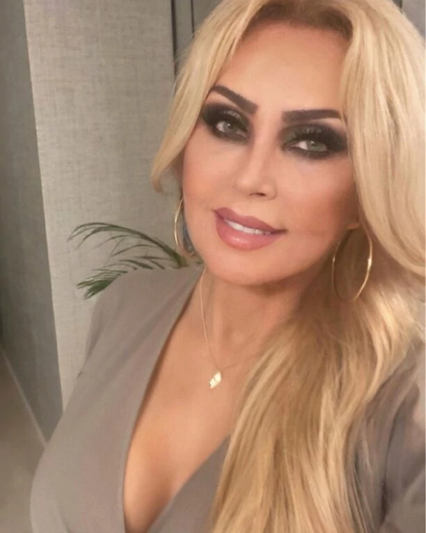 Teresa Werner w odważnej stylizacji! Szlagierowa gwiazda odsłoniła biust! Internauci komentują! 