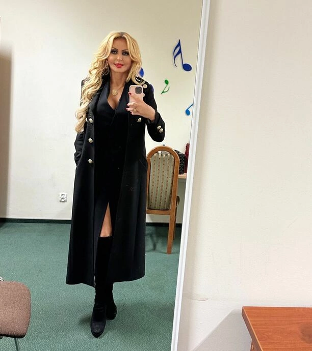 65-Letnia Teresa Werner zachwyca na zdjęciach! Co za dekolt!