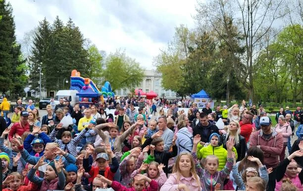 Zespół Maskotki ściągnął tłumy dzieci do Inowrocławia na koncert majówkowy