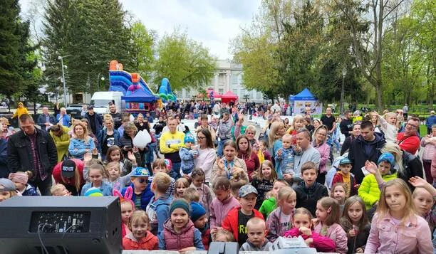 Zespół Maskotki ściągnął tłumy dzieci do Inowrocławia na koncert majówkowy