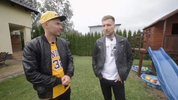 Kto by tak chciał?! Wielkie akwarium, jacuzzi i basen! Tak mieszka uwielbiany gwiazdor disco polo - Łukasz Gesek!