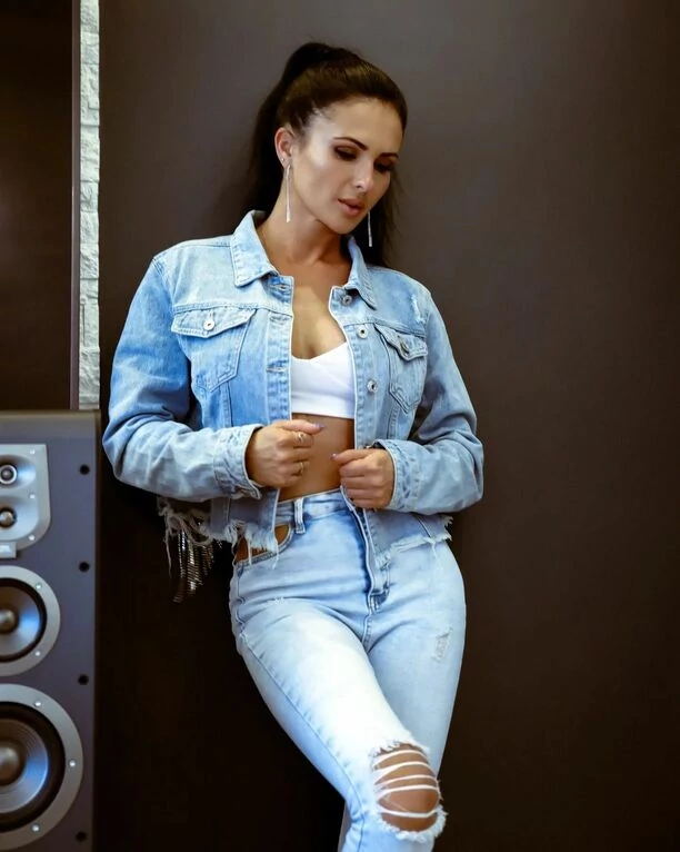 Gorące FOTO znanej wokalistki disco polo! Gwiazda zachwyca odsłoniętym ciałem! Takiej figury zazdroszczą jej modelki! 